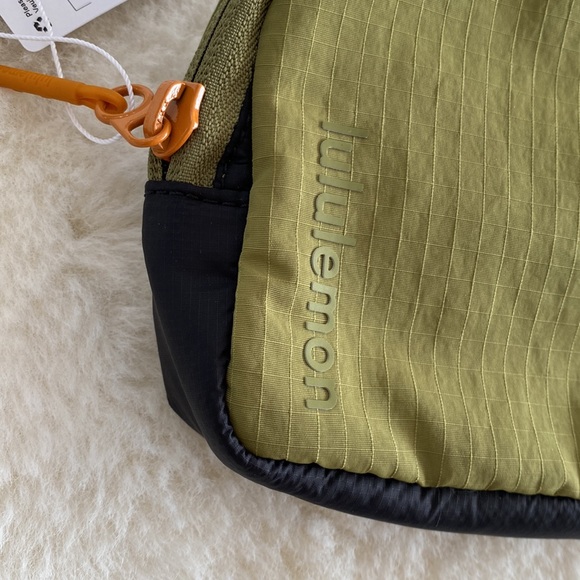 ❤️ Lululemon Mini Belt Bag Bronze Green/Black NWT - Picture 2 of 9